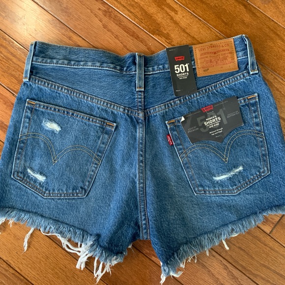 Levi's 501 Women's Frayed Blue Jean Shorts - Picture 3 of 4